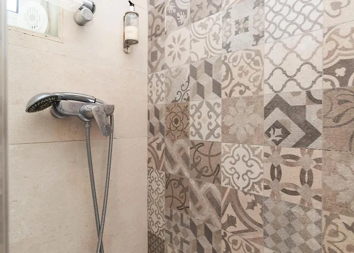 Nesha Lucky Nr. 23 Lisboa